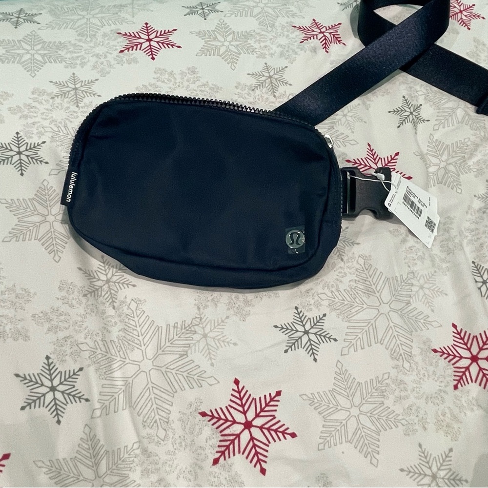 Lululemon navy everywhere belt bag